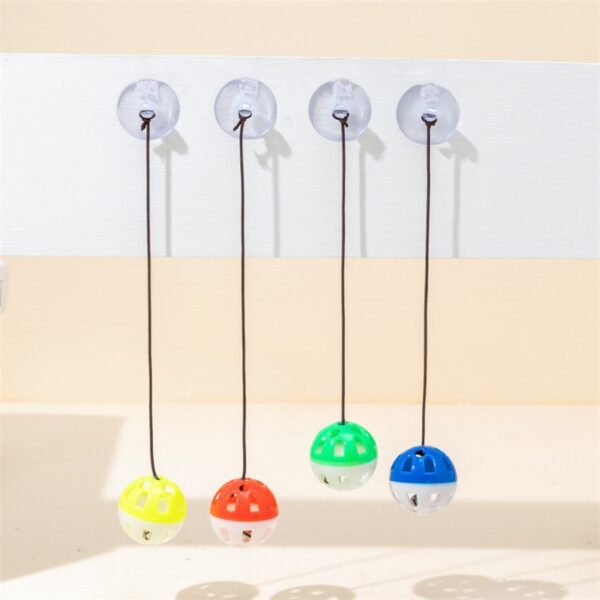 Brinquedo de Parede para Gatos com Bola Colorida e Sino